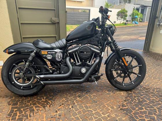 HARLEY-DAVIDSON SPORTSTER IRON 883 